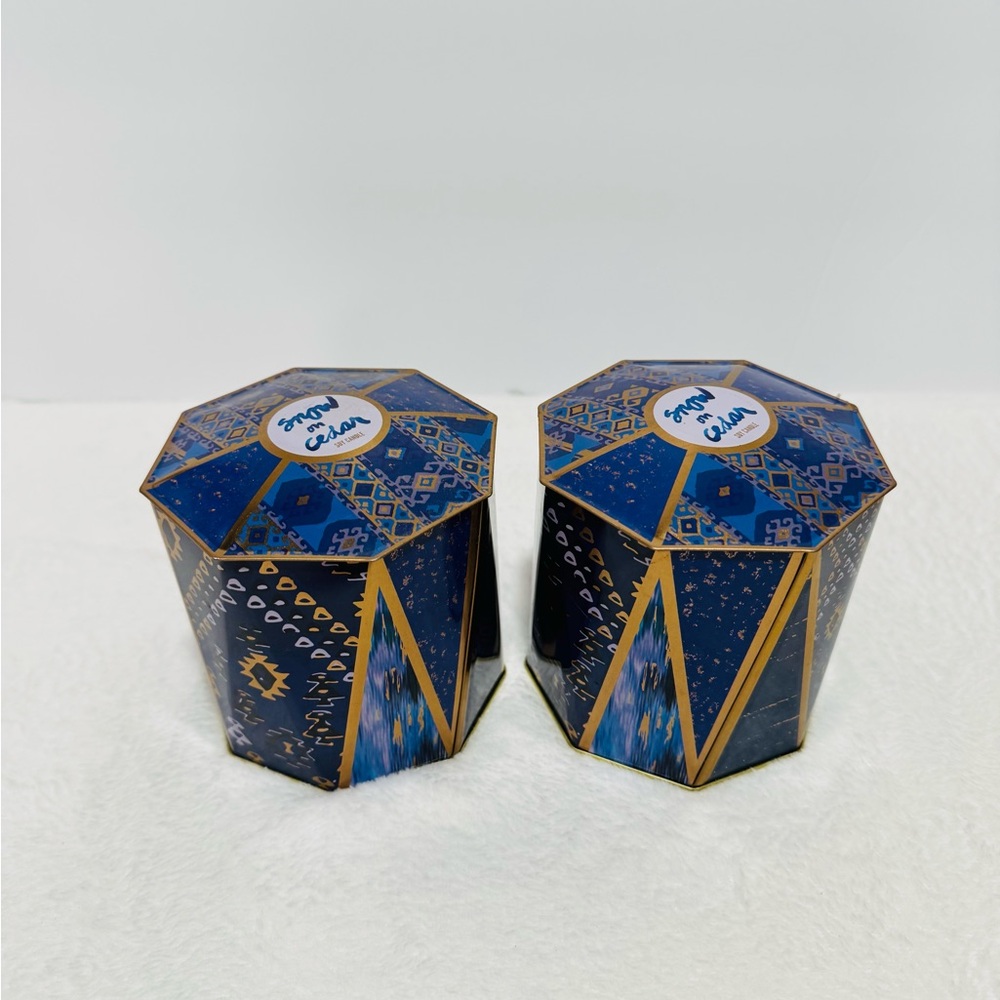 New ANTHROPOLOGIE snow on cedar soy candles Blue &  Gold Geometric 14.1oz